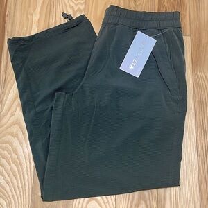 NWT Athleta Boundless Low Rise Cargo Pant, Size Medium, Color "Aspen Olive"